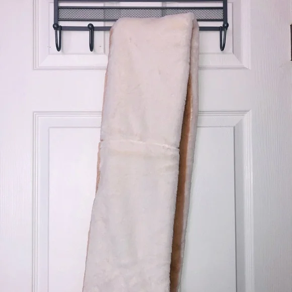 Calvin Klein scarf - Picture 6 of 6